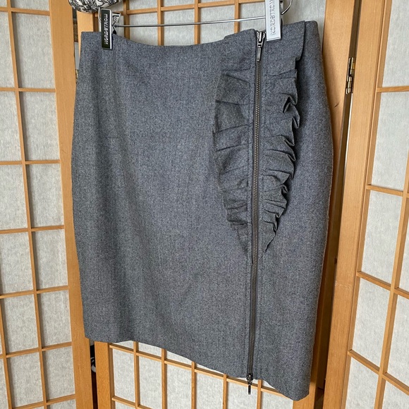 Banana Republic Grey Wool Front Full Zip Ruffle Detail Skirt SZ 10 - Picture 3 of 9